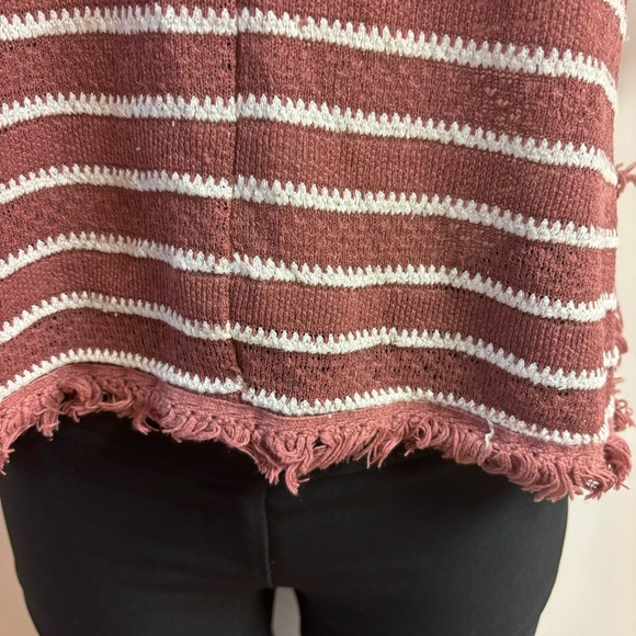 Wild Blue by Sadie Robertson White & Red Striped Pullover top w/ fringe - Picture 3 of 9